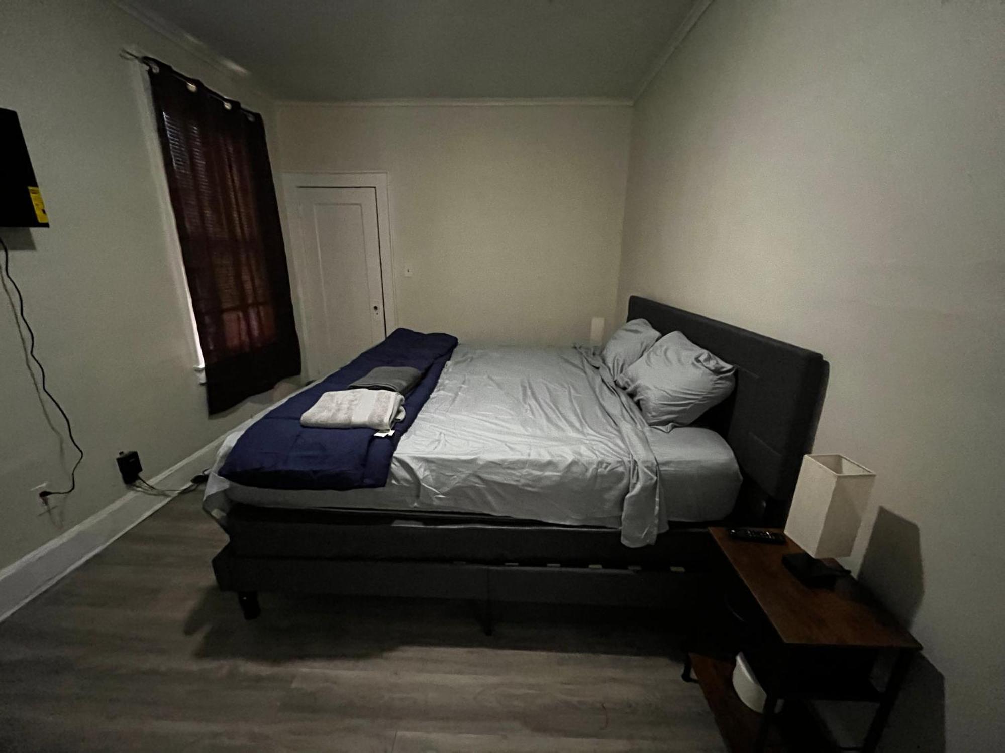 Spacious Cozy Private Room Newark Bagian luar foto